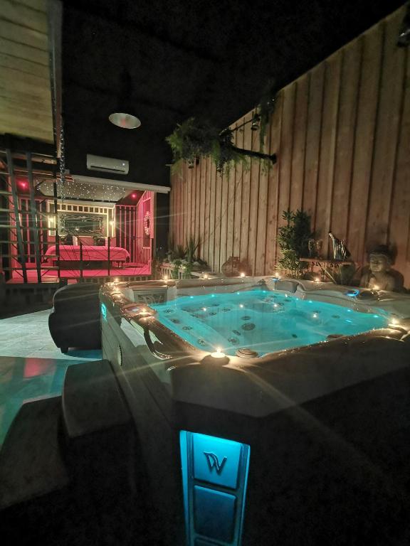 love room paradix — 33910 Saint-Denis-De-Pile