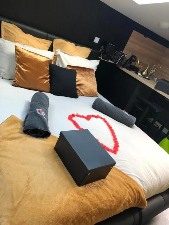Playroom et Nuit Insolite