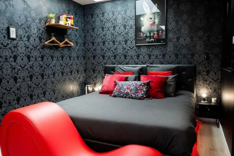 Love Room jacuzzi — 33240 Aubie-Et-Espessas