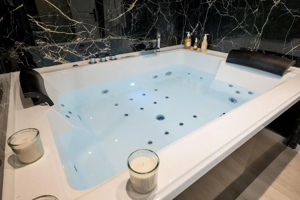 Love Room jacuzzi