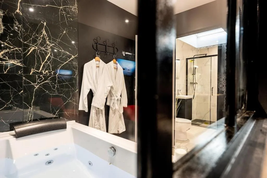 Love Room jacuzzi