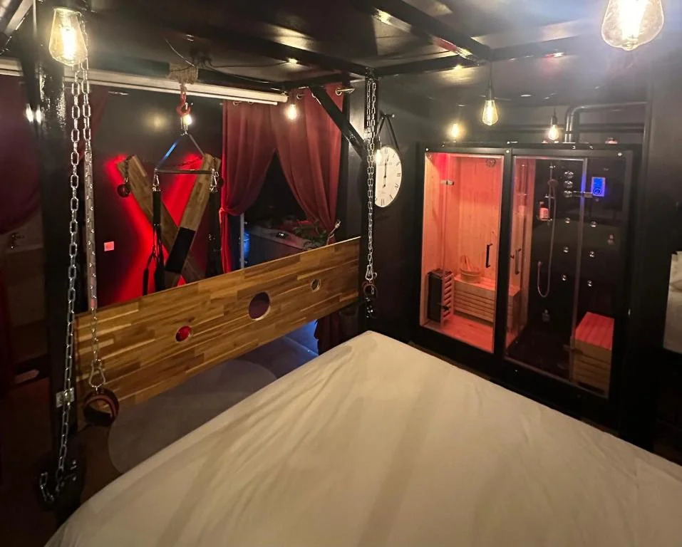 Love Room appartement — 33800 Bordeaux